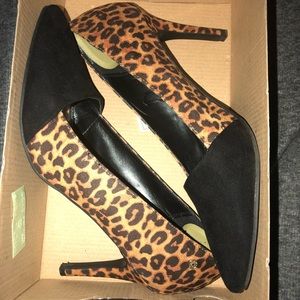 Black and Cheetah pumps